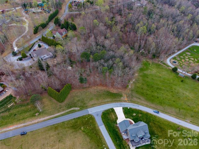 340 Grand Oaks Drive, Hendersonville, NC 28792