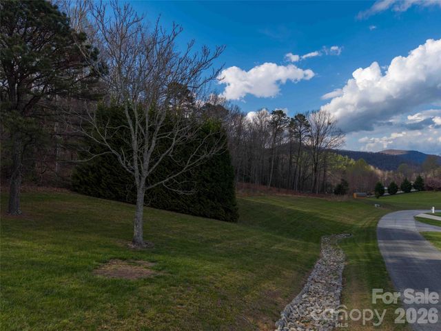 340 Grand Oaks Drive, Hendersonville, NC 28792