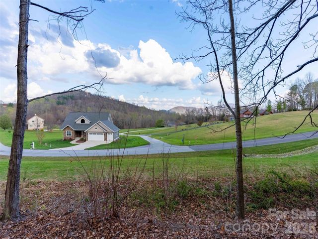 340 Grand Oaks Drive, Hendersonville, NC 28792