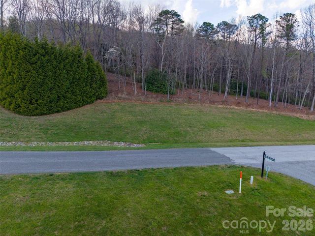 340 Grand Oaks Drive, Hendersonville, NC 28792