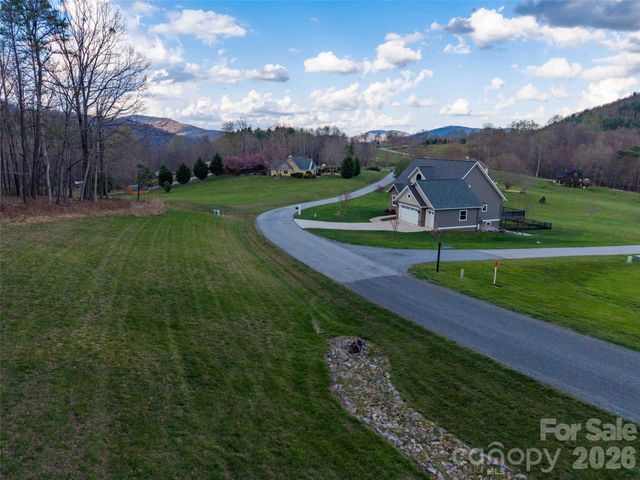 340 Grand Oaks Drive, Hendersonville, NC 28792