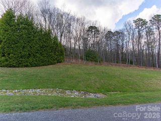 340 Grand Oaks Drive, Hendersonville, NC 28792