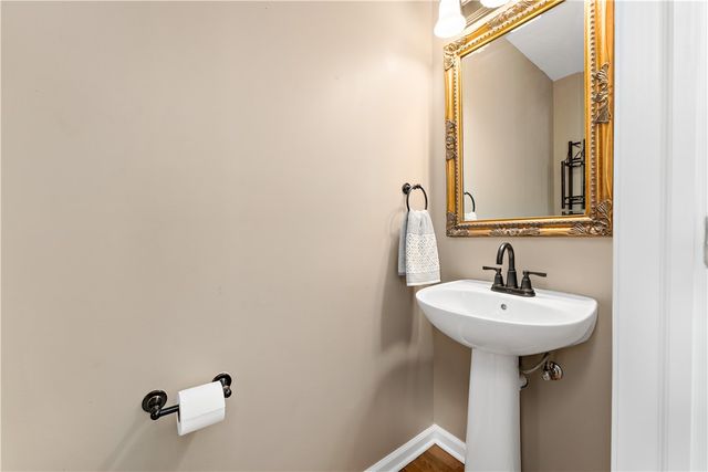 204 Rolling Hill Farm Dr, Rostraver, PA 15089