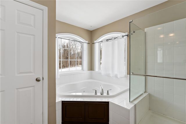 204 Rolling Hill Farm Dr, Rostraver, PA 15089