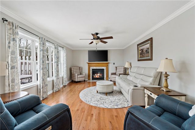 204 Rolling Hill Farm Dr, Rostraver, PA 15089