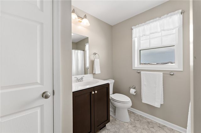 204 Rolling Hill Farm Dr, Rostraver, PA 15089