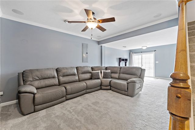 204 Rolling Hill Farm Dr, Rostraver, PA 15089