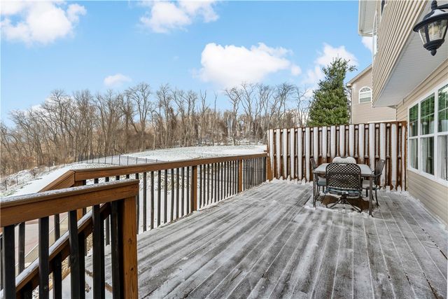 204 Rolling Hill Farm Dr, Rostraver, PA 15089