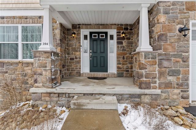 204 Rolling Hill Farm Dr, Rostraver, PA 15089