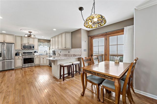 204 Rolling Hill Farm Dr, Rostraver, PA 15089