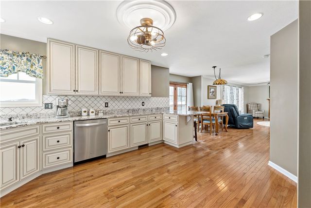 204 Rolling Hill Farm Dr, Rostraver, PA 15089