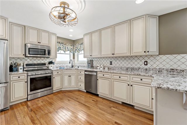 204 Rolling Hill Farm Dr, Rostraver, PA 15089