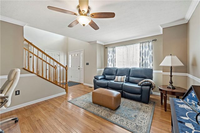 204 Rolling Hill Farm Dr, Rostraver, PA 15089