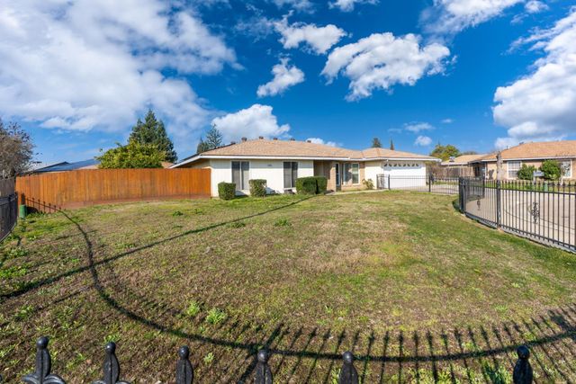 2160 3rd Street, Sanger, CA 93657