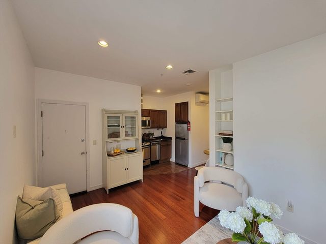 783 Cambridge Street 2R, Cambridge, MA 02141