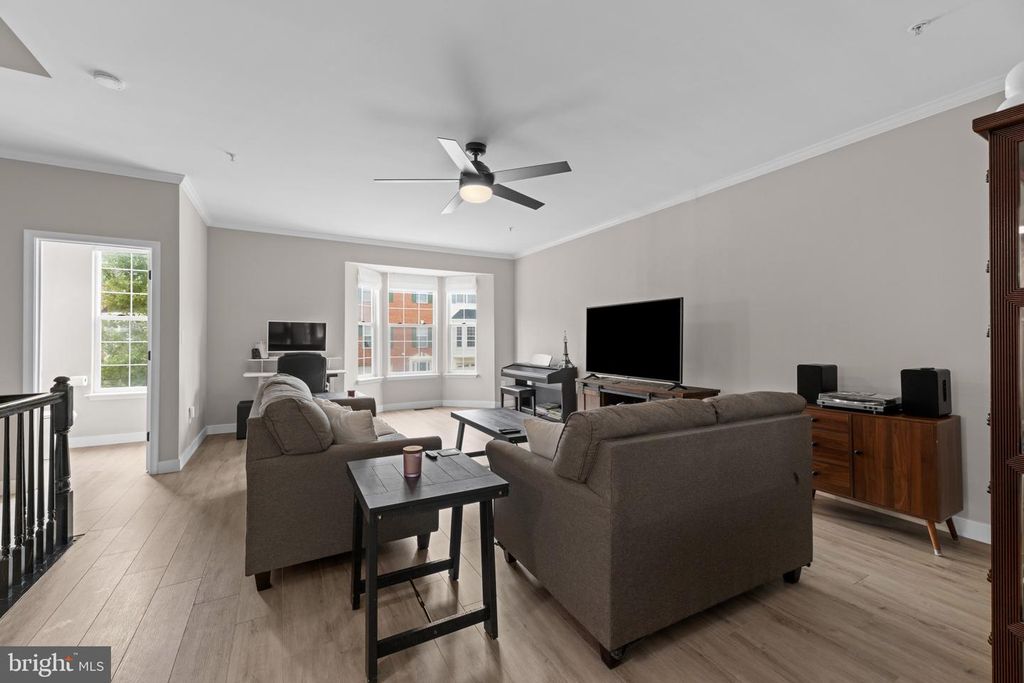 Image 10 of property listing at 704 SUMMERTIME DR, Odenton, MD 21113