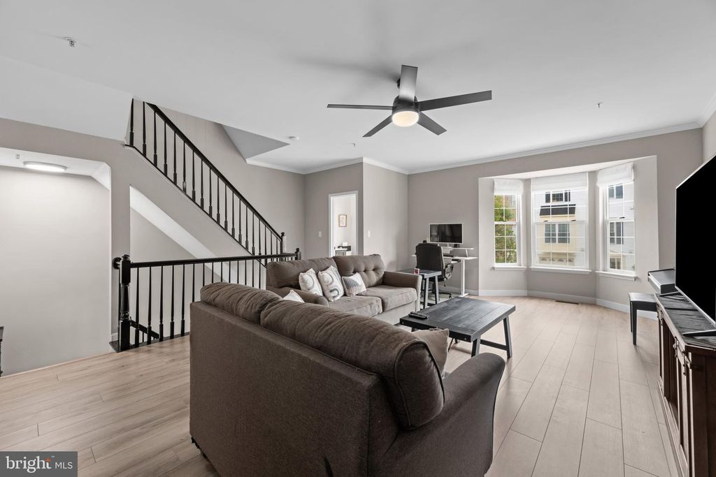 Image 13 of property listing at 704 SUMMERTIME DR, Odenton, MD 21113