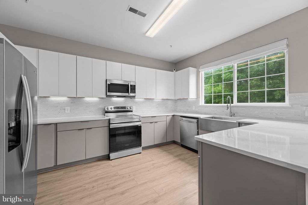 Image 18 of property listing at 704 SUMMERTIME DR, Odenton, MD 21113