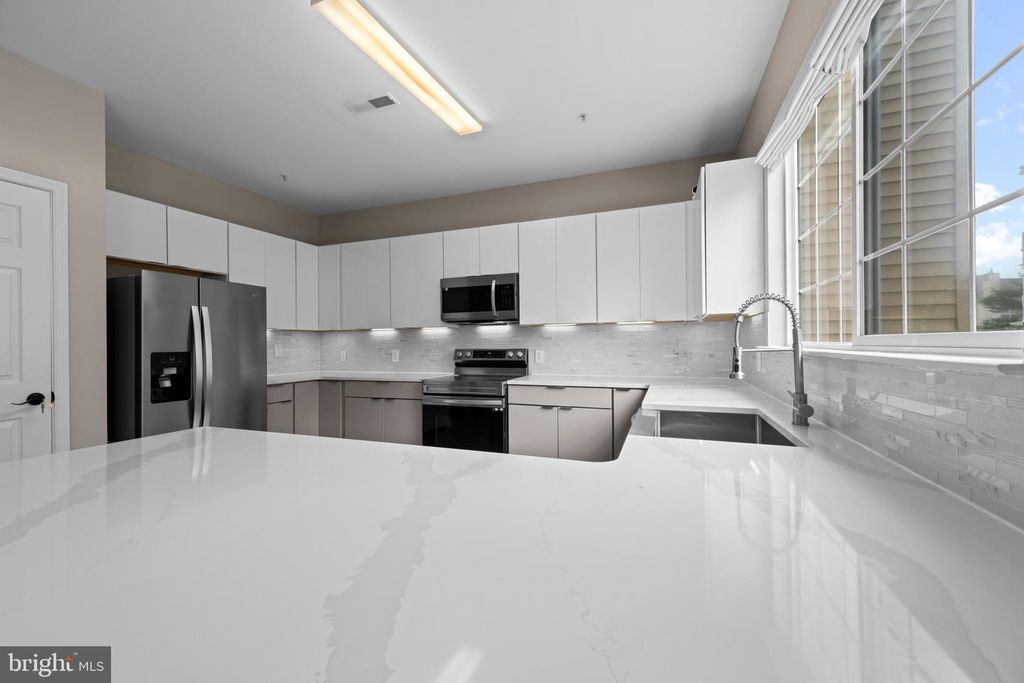 Image 21 of property listing at 704 SUMMERTIME DR, Odenton, MD 21113