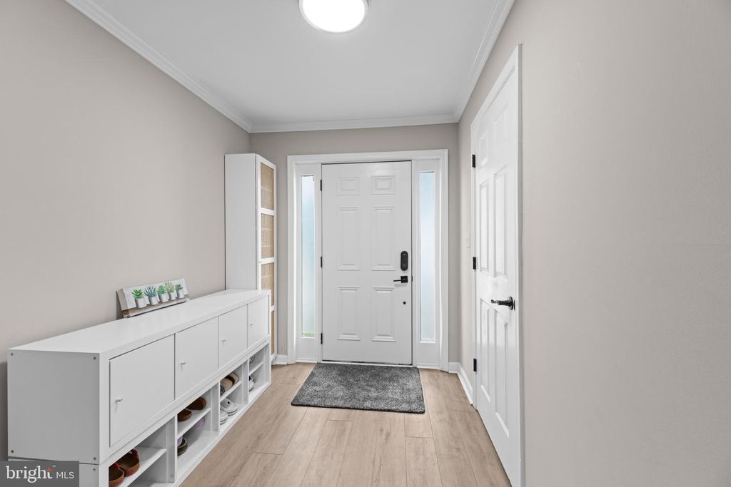 Image 3 of property listing at 704 SUMMERTIME DR, Odenton, MD 21113