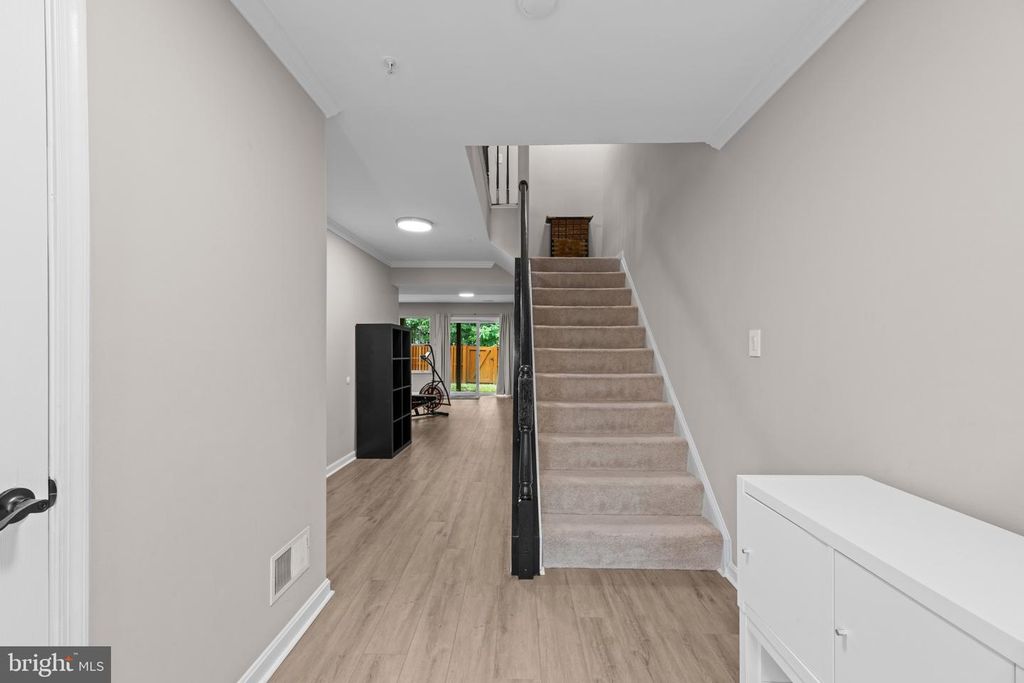 Image 4 of property listing at 704 SUMMERTIME DR, Odenton, MD 21113