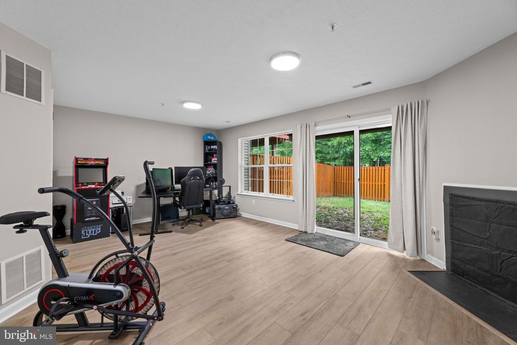 Image 5 of property listing at 704 SUMMERTIME DR, Odenton, MD 21113