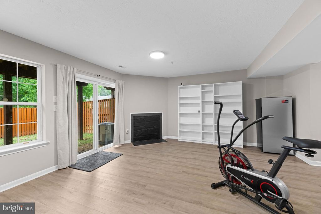 Image 6 of property listing at 704 SUMMERTIME DR, Odenton, MD 21113