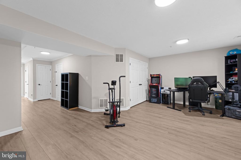 Image 7 of property listing at 704 SUMMERTIME DR, Odenton, MD 21113