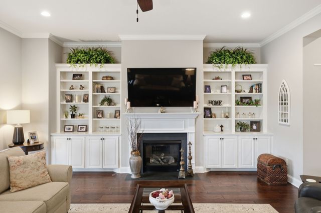 7056 Crimson Leaf Ln, College Grove, TN 37046