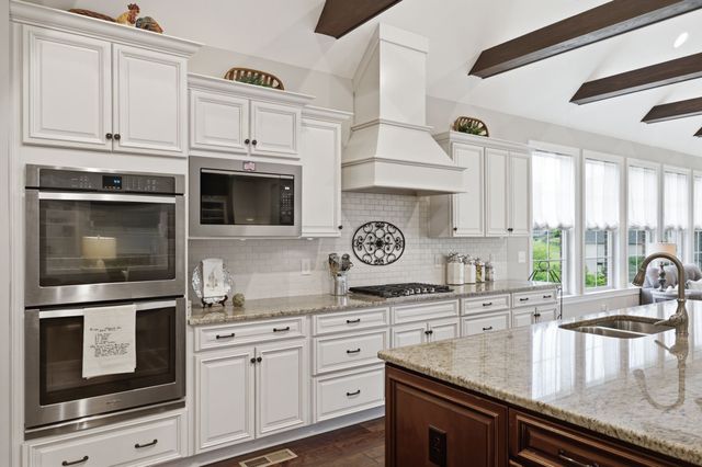 7056 Crimson Leaf Ln, College Grove, TN 37046