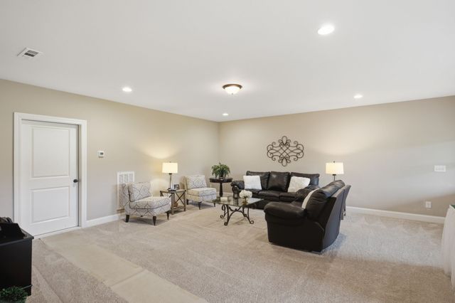 7056 Crimson Leaf Ln, College Grove, TN 37046