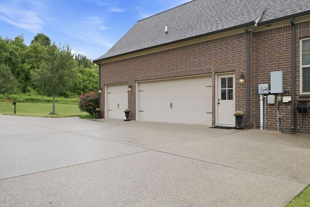 7056 Crimson Leaf Ln, College Grove, TN 37046