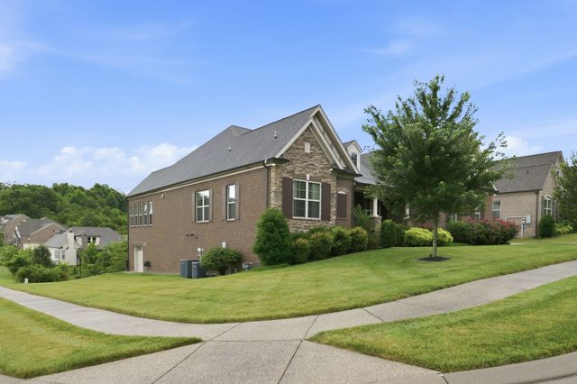 7056 Crimson Leaf Ln, College Grove, TN 37046