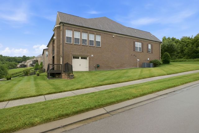 7056 Crimson Leaf Ln, College Grove, TN 37046