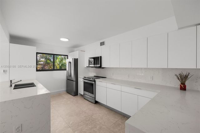 225 E Enid Drive 44, Key Biscayne, FL 33149