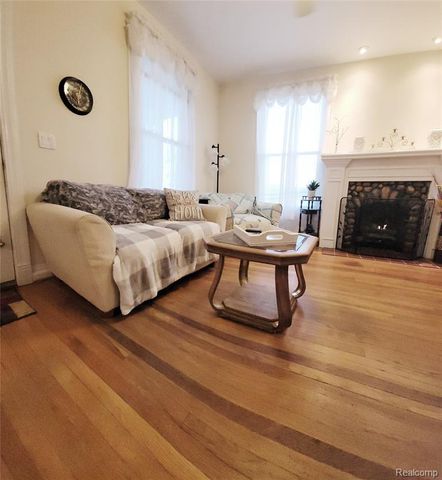 5025 N Hickory Ridge Road, Highland, MI 48357