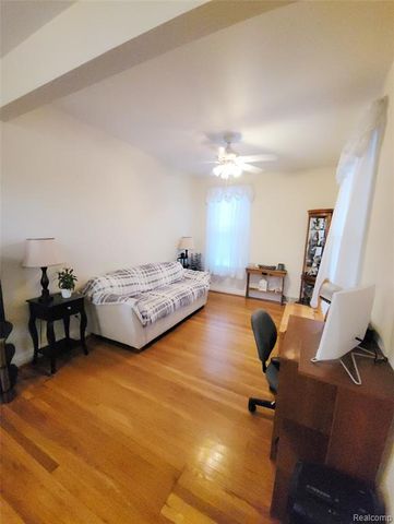 5025 N Hickory Ridge Road, Highland, MI 48357