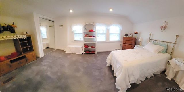 5025 N Hickory Ridge Road, Highland, MI 48357