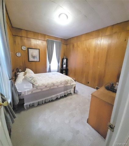 5025 N Hickory Ridge Road, Highland, MI 48357