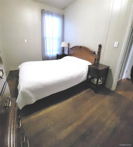 5025 N Hickory Ridge Road, Highland, MI 48357