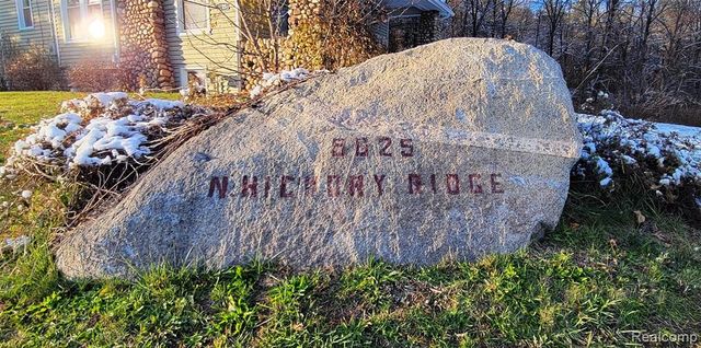 5025 N Hickory Ridge Road, Highland, MI 48357