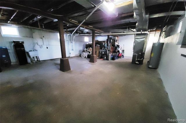 5025 N Hickory Ridge Road, Highland, MI 48357