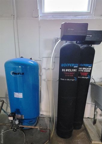 5025 N Hickory Ridge Road, Highland, MI 48357