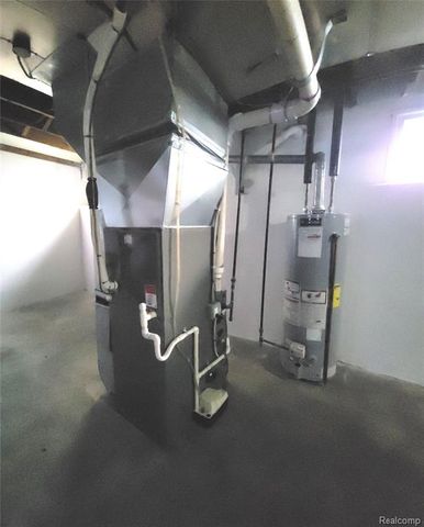 5025 N Hickory Ridge Road, Highland, MI 48357