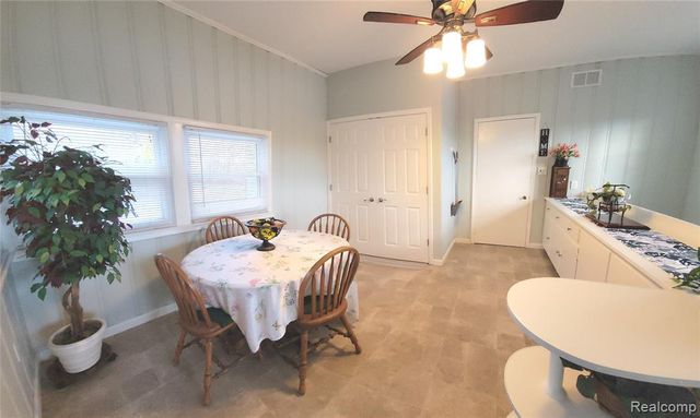 5025 N Hickory Ridge Road, Highland, MI 48357