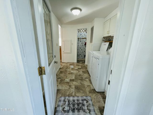 51981 Veterans Memorial Highway, Big Stone Gap, VA 24219