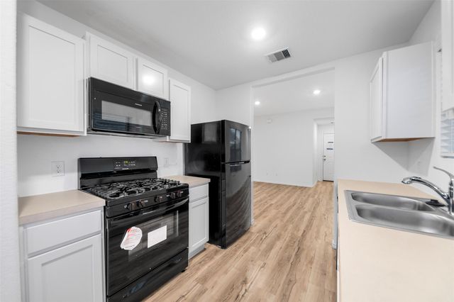 14534 Broadbury Pond Road, Rosharon, TX 77583