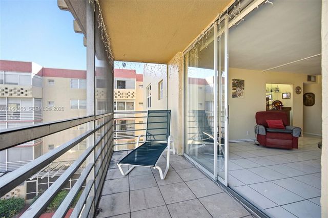 410 NW 68th Ave 401, Plantation, FL 33317