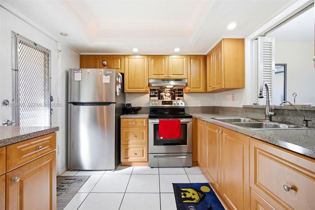 410 NW 68th Ave 401, Plantation, FL 33317