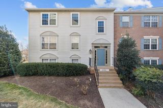 12101 GREEN LEAF CT #102, Fairfax, VA 22033